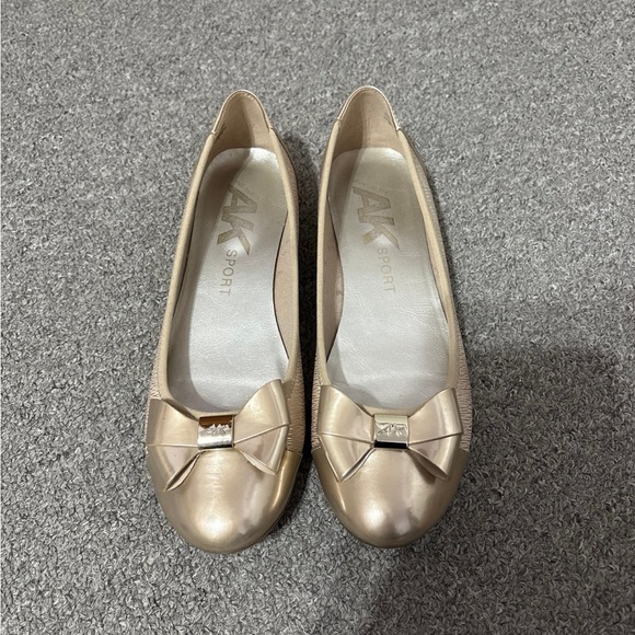 Anne Klein Sport Metallic Gold Flats with Bows - Picture 3 of 10